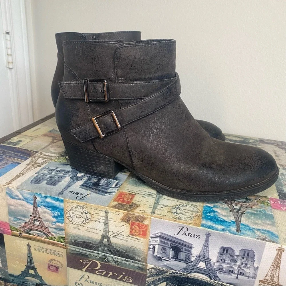 Black Ankle Boots with Buckle‎ Details SZ 10